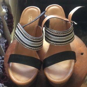 Size nine women’s wedges